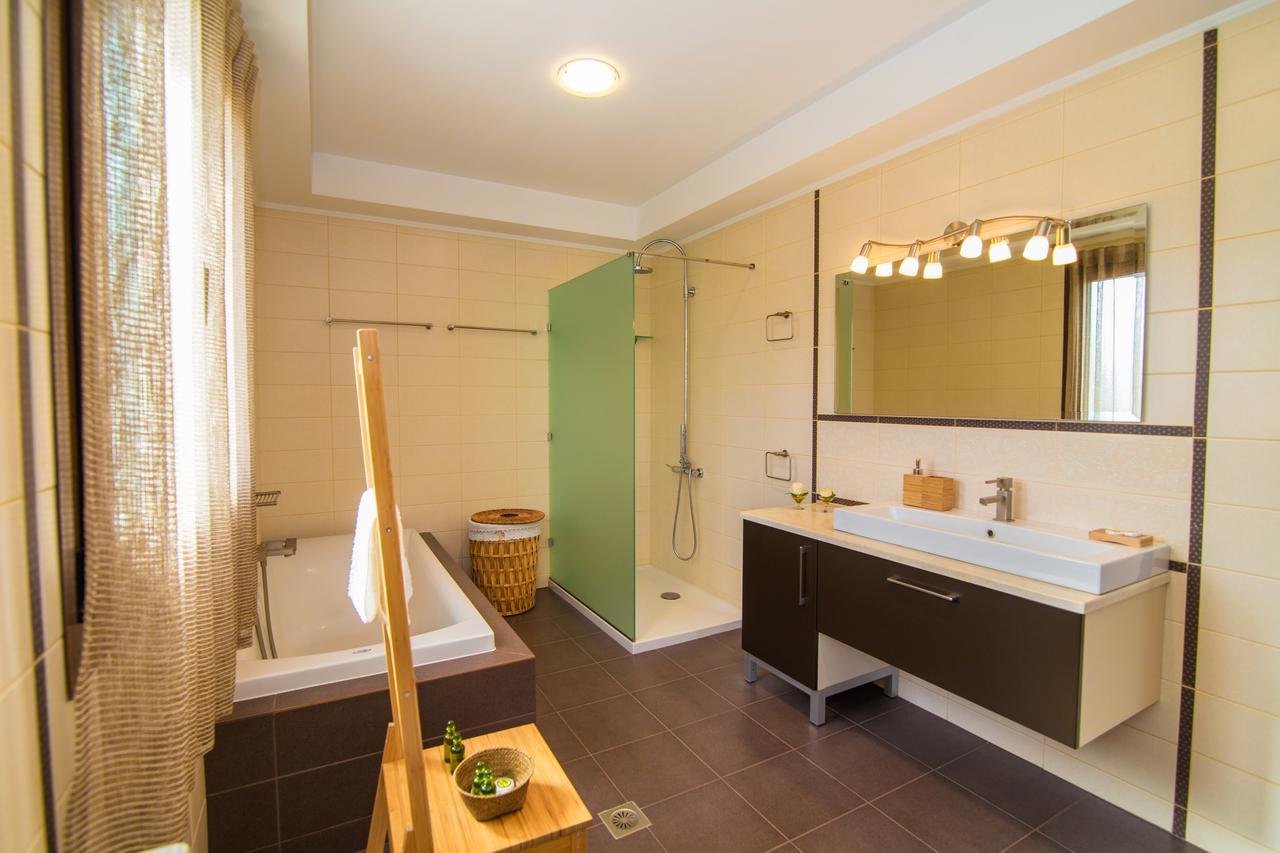 Villa Komfort Ambelokipoi  Екстер'єр фото