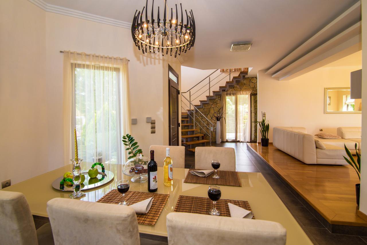 Villa Komfort Ambelokipoi  Екстер'єр фото