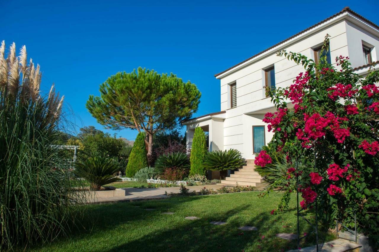 Villa Komfort Ambelokipoi  Екстер'єр фото